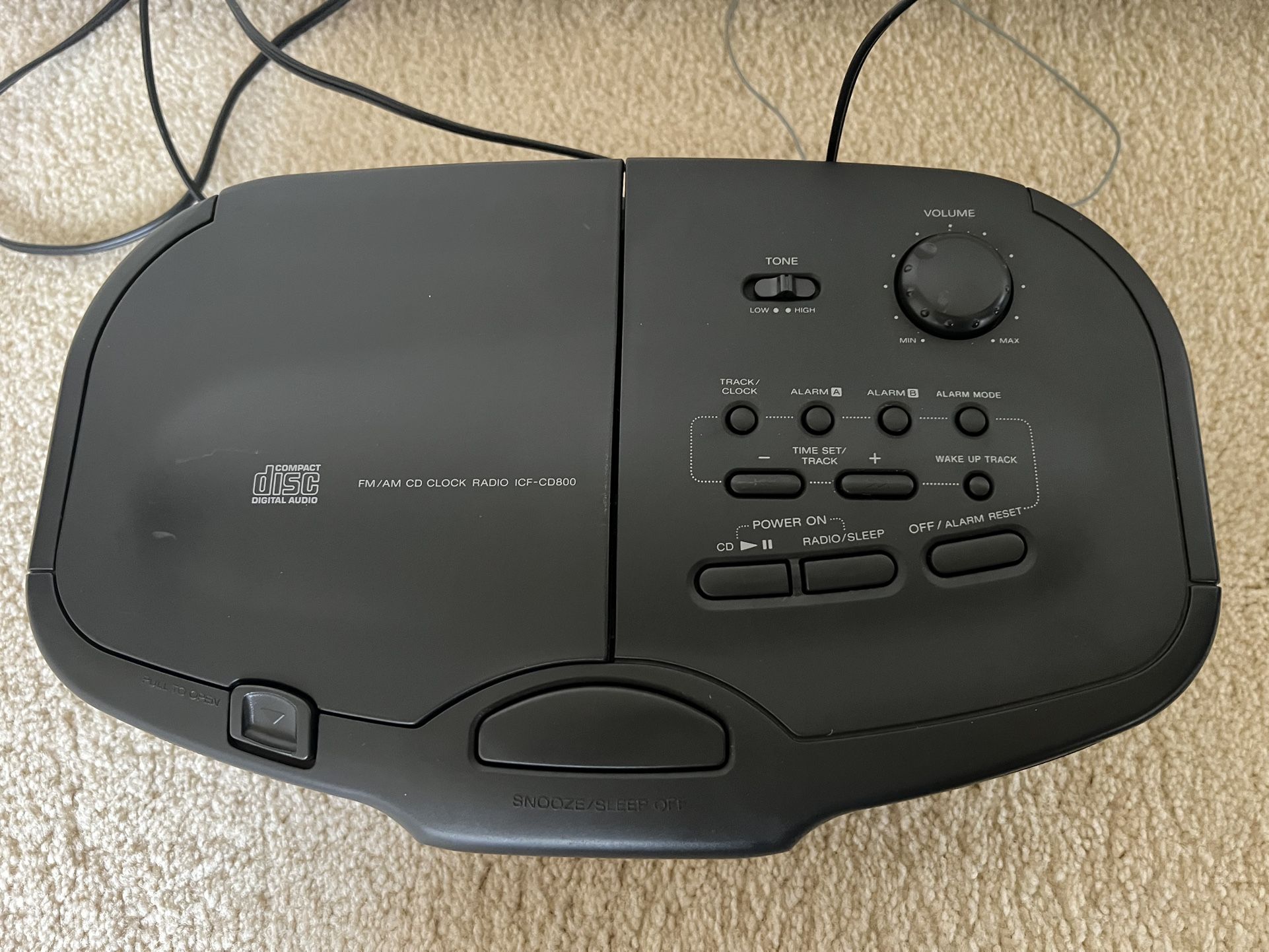 SONY AM/FM COMPACT DISC DUAL ALARM RADIO CD 800 - photo 2