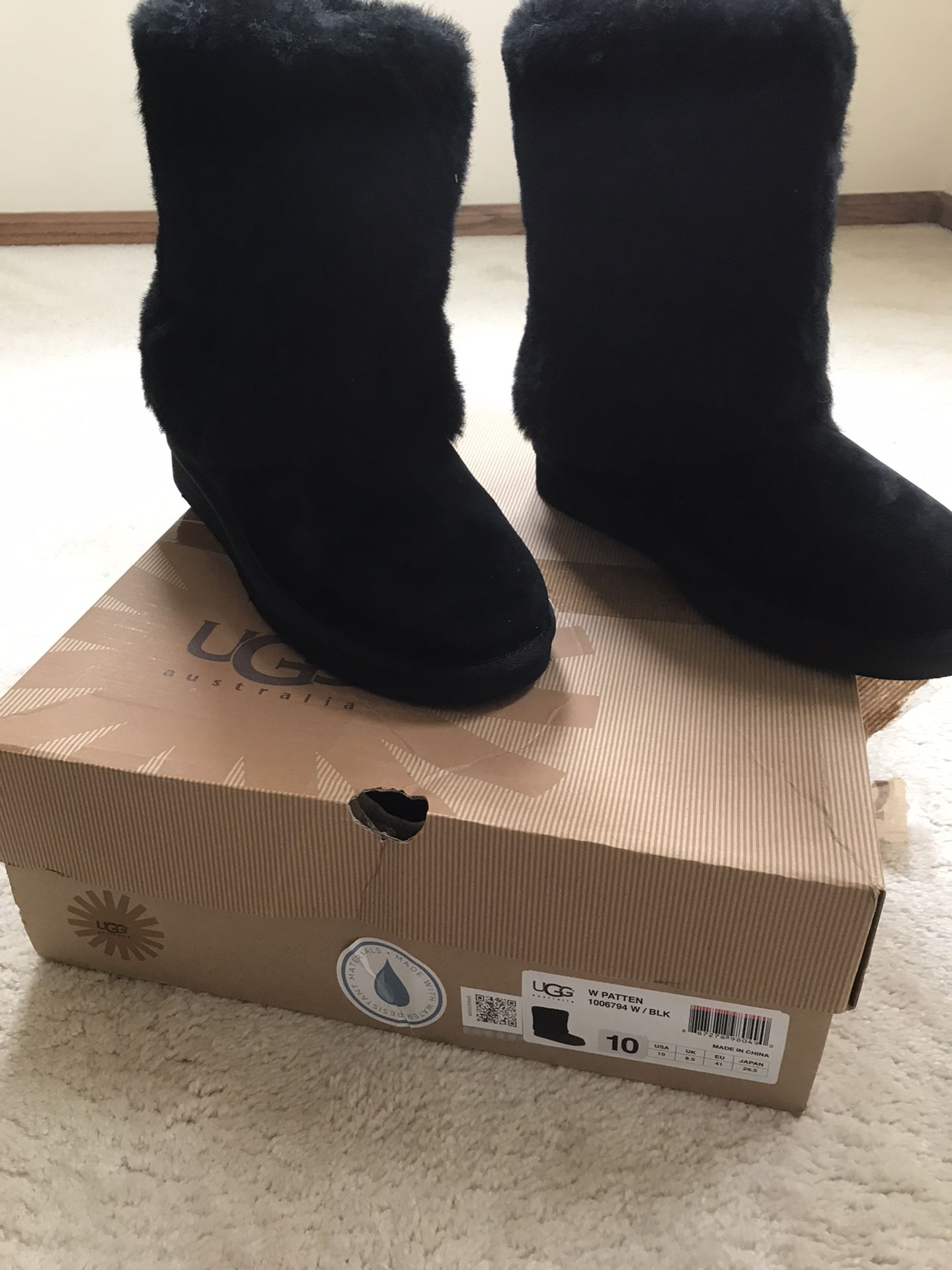 Authentic New UGG Ladies Boots Size 10