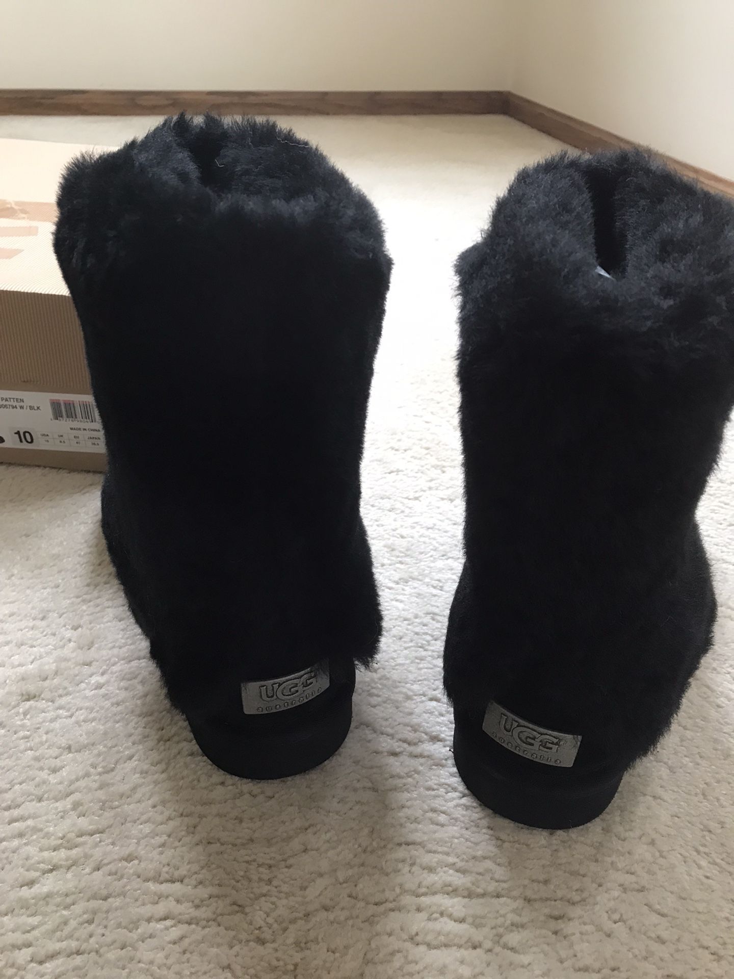 Authentic New UGG Ladies Boots Size 10 - photo 2
