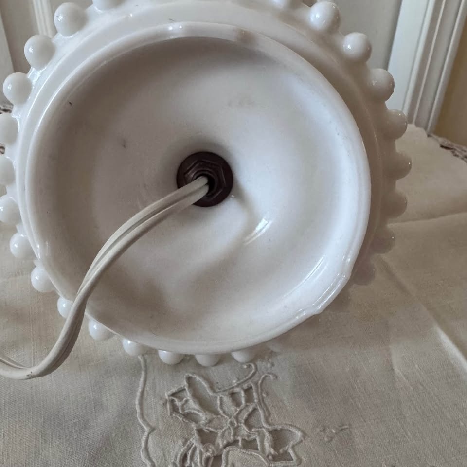 Vintage Milk Glass Table Lamp - photo 4