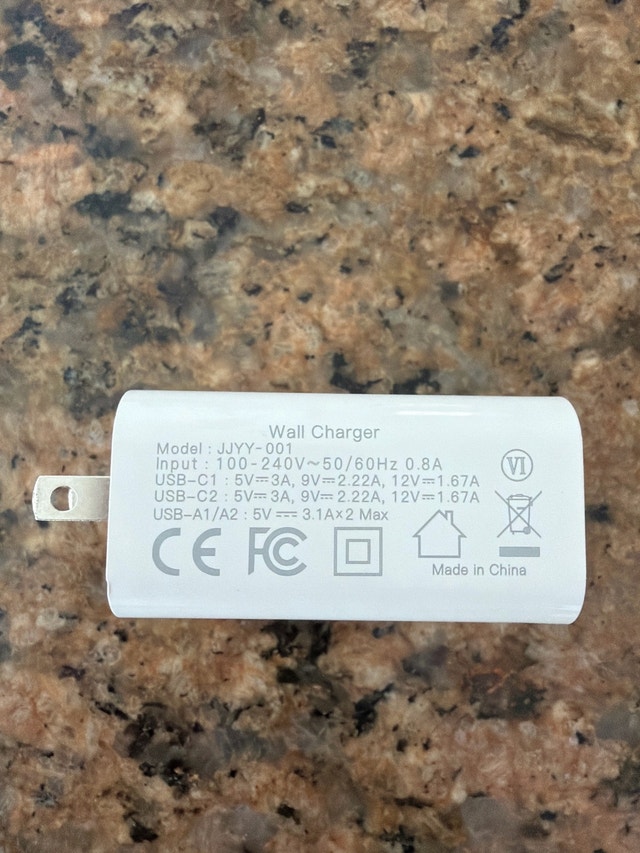 Brand new 4 devices power Adapter Fast Charger for USB and USB-C - photo 2