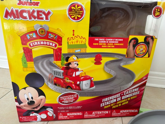 Disney Junior Mickey Firehouse - Like New w/ Box