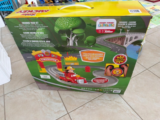 Disney Junior Mickey Firehouse - Like New w/ Box - photo 2