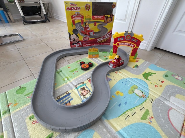 Disney Junior Mickey Firehouse - Like New w/ Box - photo 3