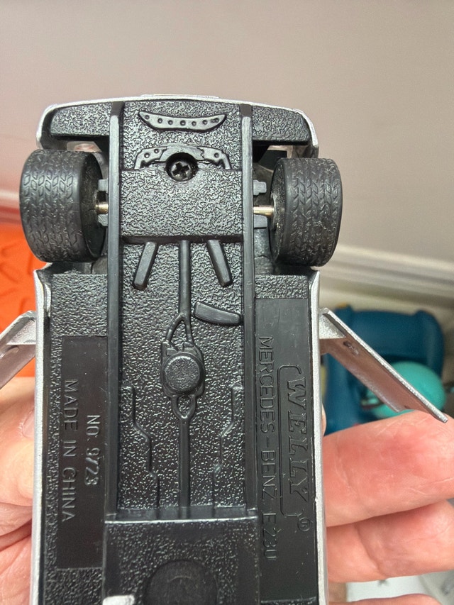 Mercedes Benz E320 Toy Car - Rare E Class MB - photo 5