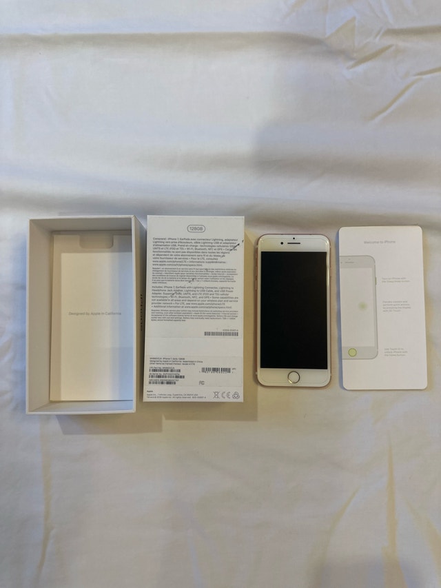 iPhone 128GB Gold - Like New