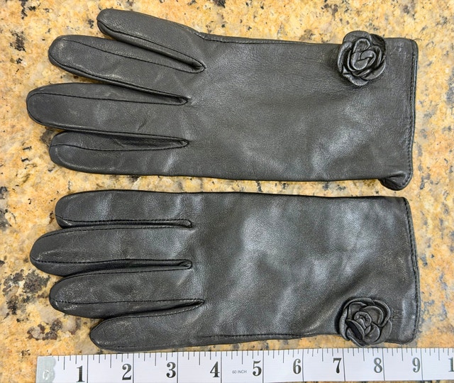 Ralph Lauren Ladies Gloves Size M - Like New