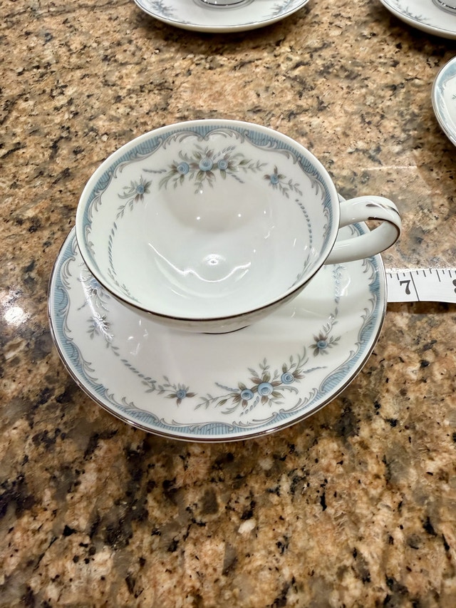 Mikasa Vintage Tea Cup + Saucer Set Roslyn 5650 Made in Japan