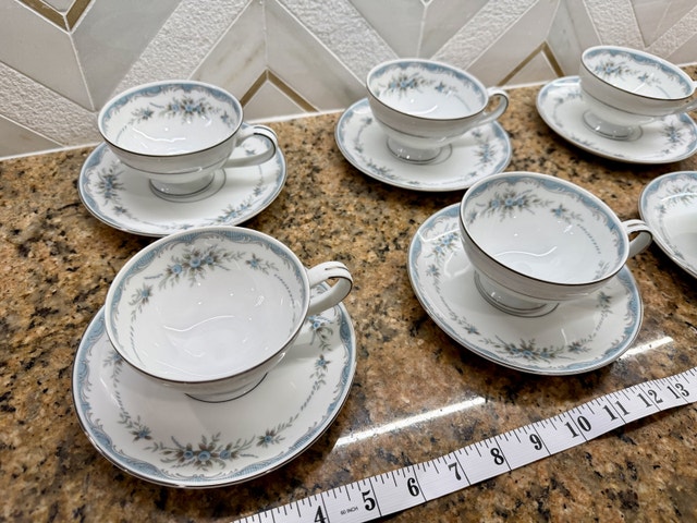 Vintage Mikasa Roslyn 5650 Fine China Set Japan