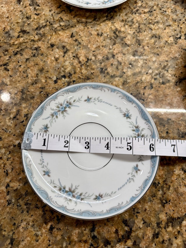 Vintage Mikasa Roslyn 5650 Fine China Set Japan - photo 2