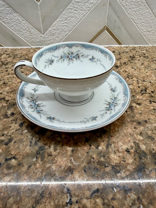 Vintage Mikasa Roslyn 5650 Fine China Set Japan - photo 5