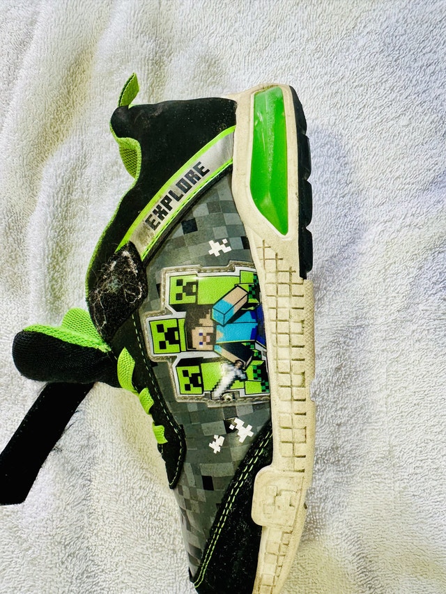 Minecraft Lighted Boys Athletic Shoes Size 2 - photo 2