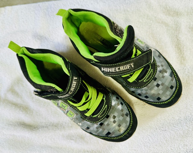Minecraft Lighted Boys Athletic Shoes Size 2 - photo 4