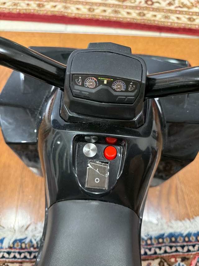 Ride on racing ATV for toddler kid lights and sound work well - photo 3