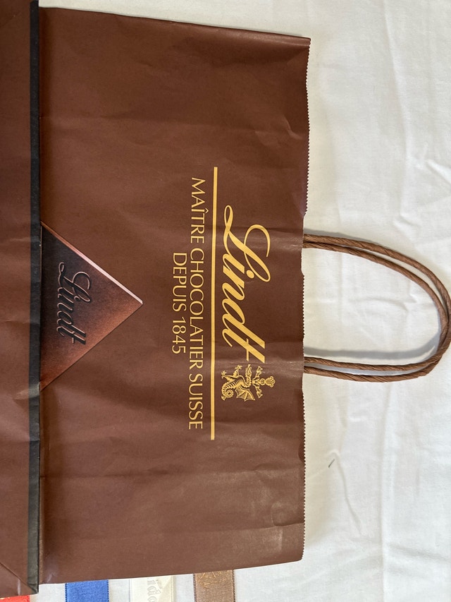 Lindt Chocolate Boutique Paper Gift Bag - photo 4