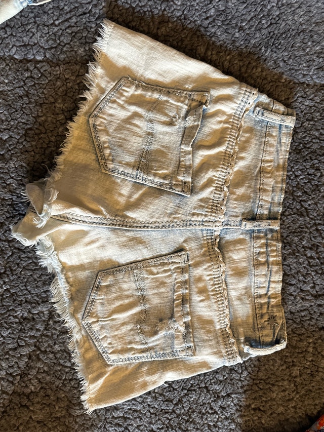 Vintage Daisy Dukes Denim Shorts - Size 3 - photo 4