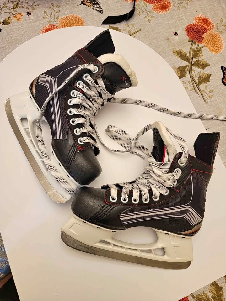 Bauer Vapor X400 Ice Skates (new)