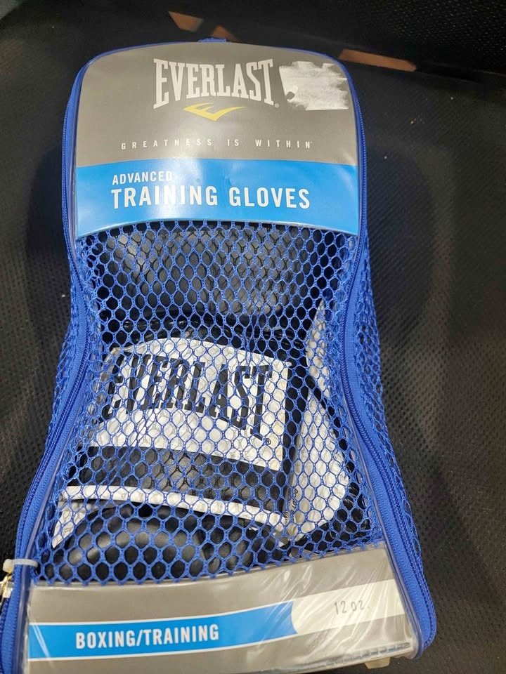 Brand New Everlast Training Gloves - 12oz