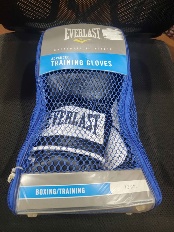 Brand New Everlast Training Gloves - 12oz - photo 2