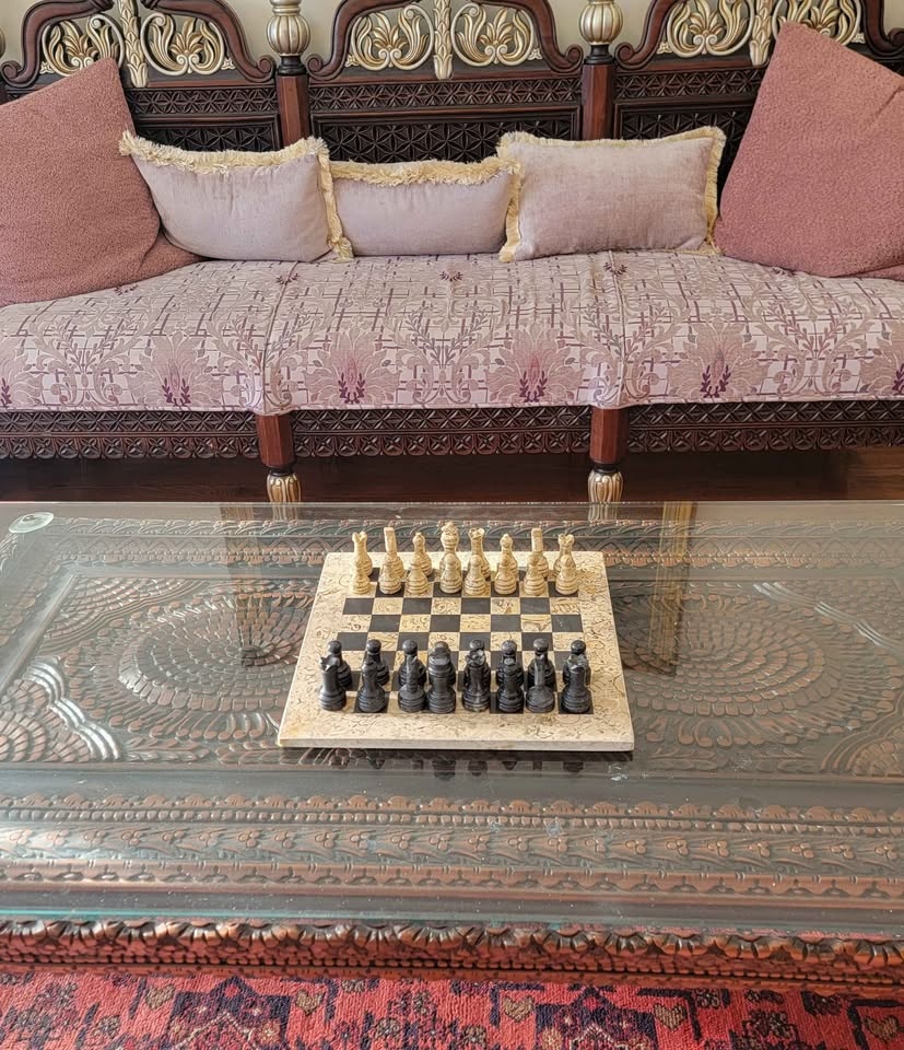 Hand-Carved Fossil Stone & Black Marble Chess Set (Never used) 1 - photo 3
