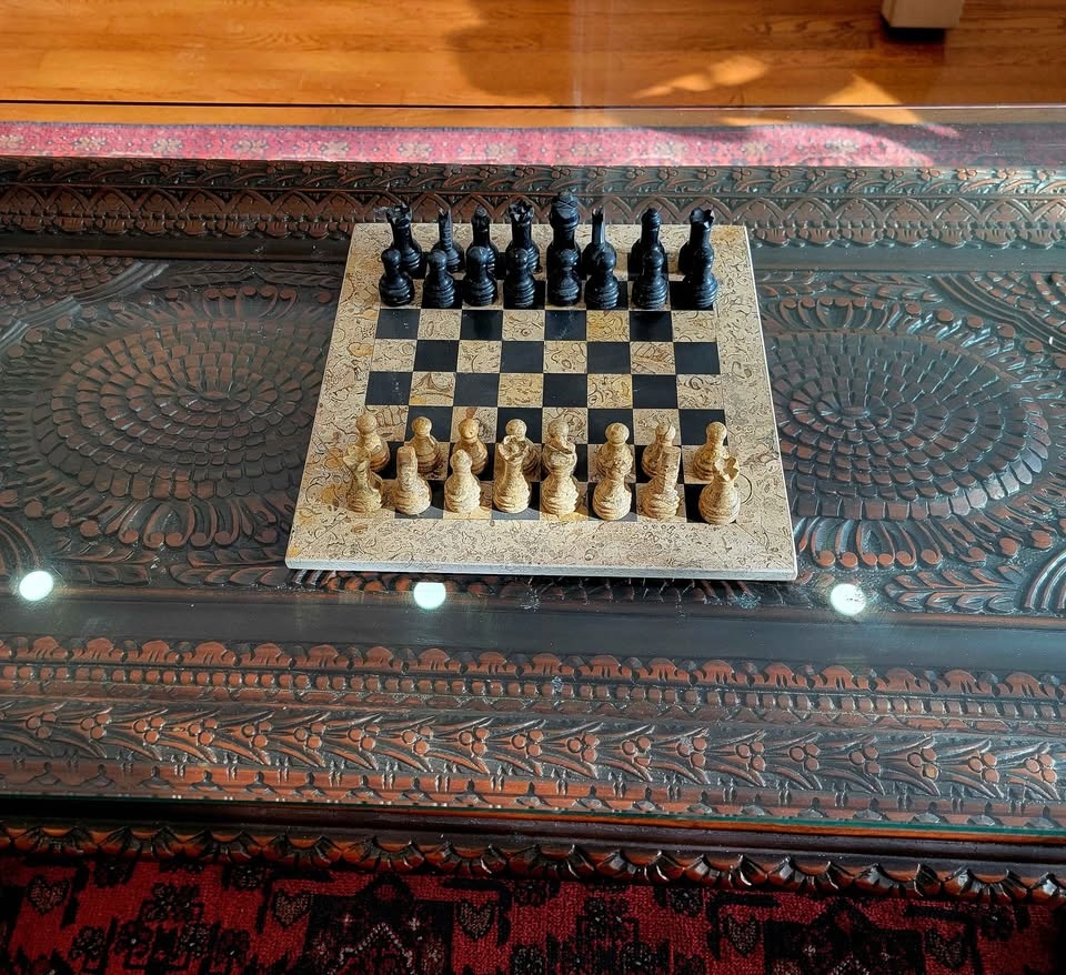 Hand-Carved Fossil Stone & Black Marble Chess Set (Never used) 1 - photo 4