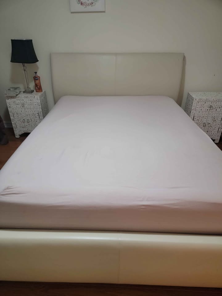 Queen Modern Cream Upholstered Platform Bed - photo 4