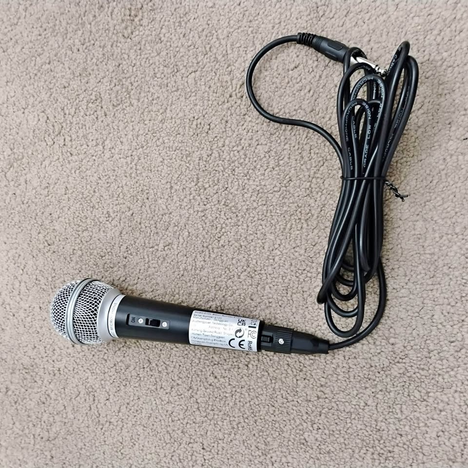 Wired Microphone connected for Speakers