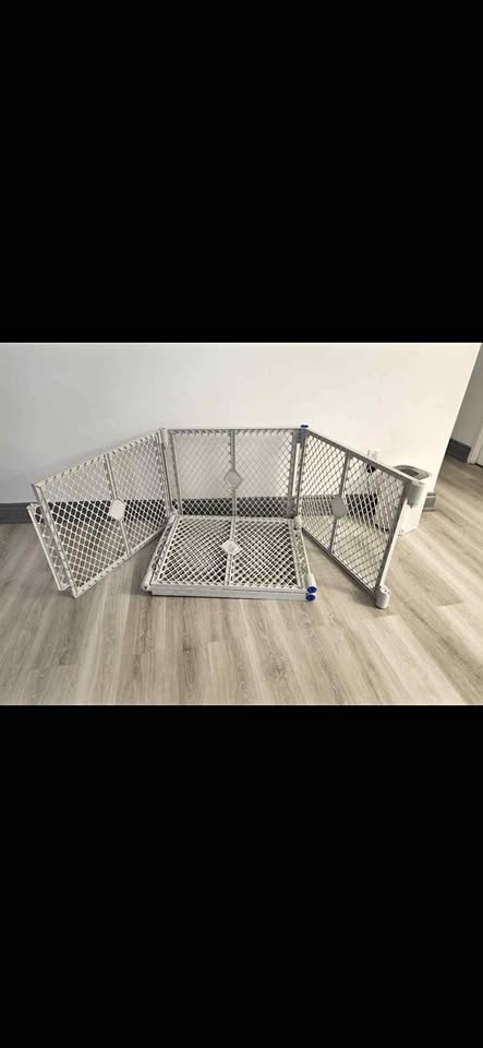 Baby safety play pen