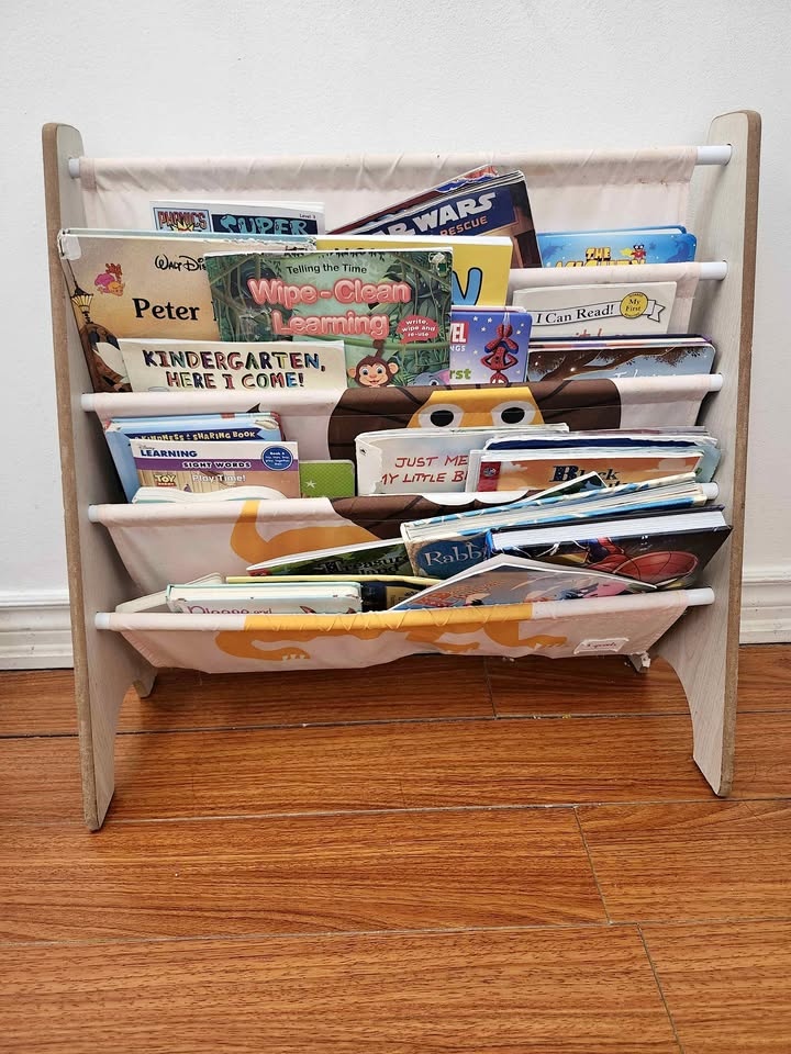 Kids book shelf $10