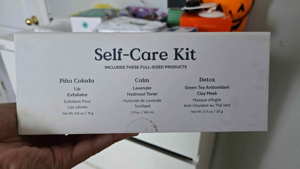 Skincare gift kit, unopened - photo 3