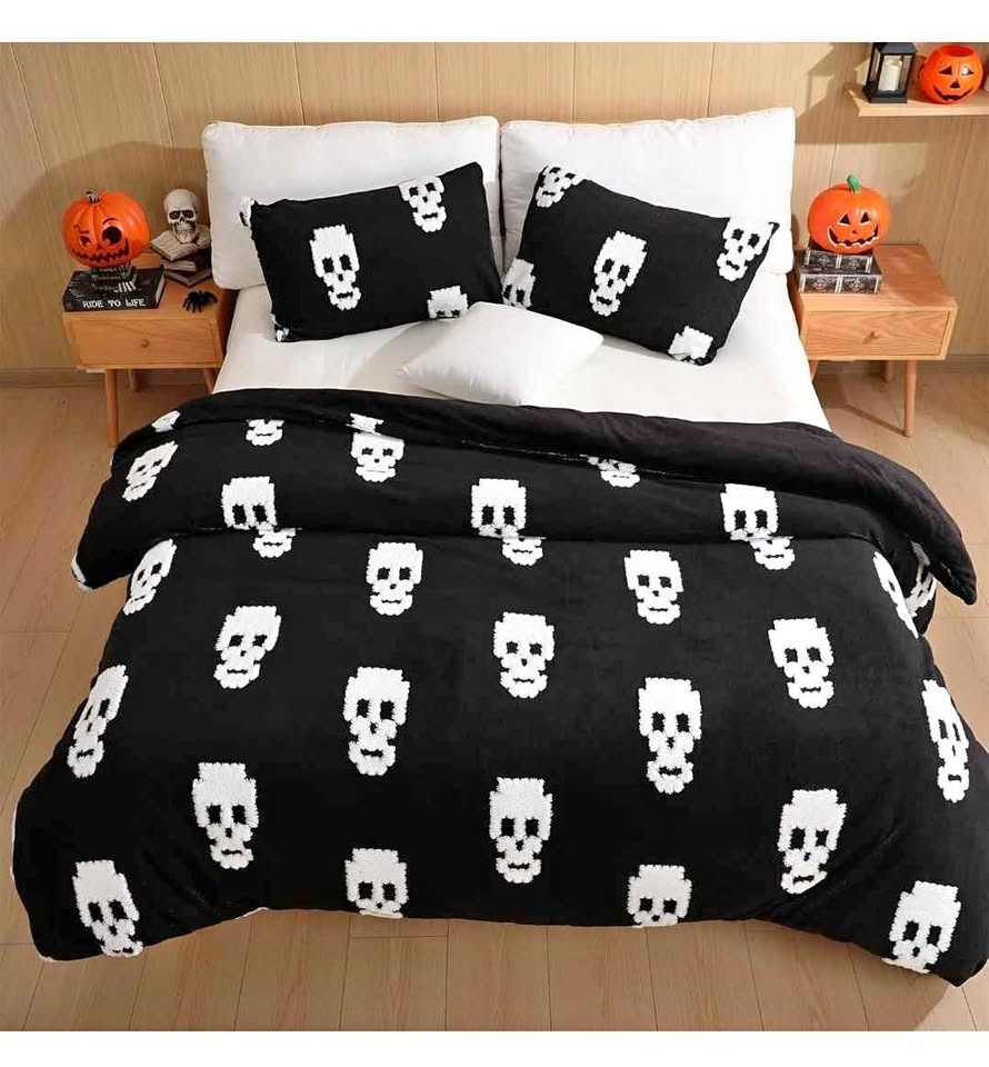 🎃✨ HALLOWEEN QUEEN COMFORTER SET – BLACK & WHITE SKULL ✨🎃