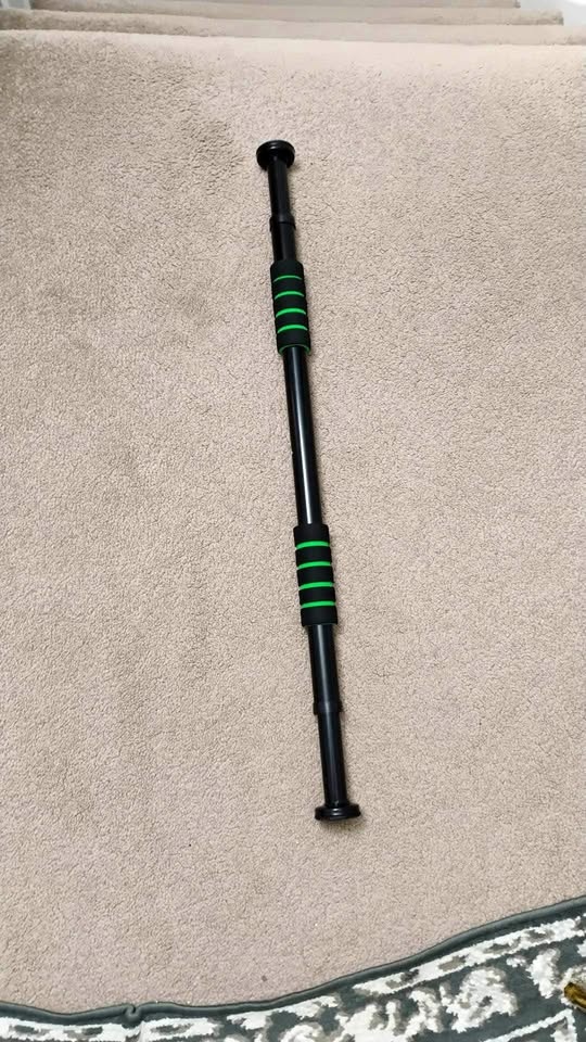 Pull up bar for doorway