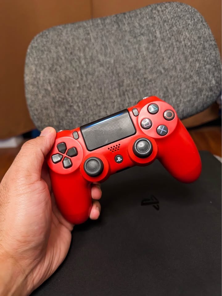 12.52 PS4 - 1 TB - Jailbroken with 2 Controllers and Box - photo 5
