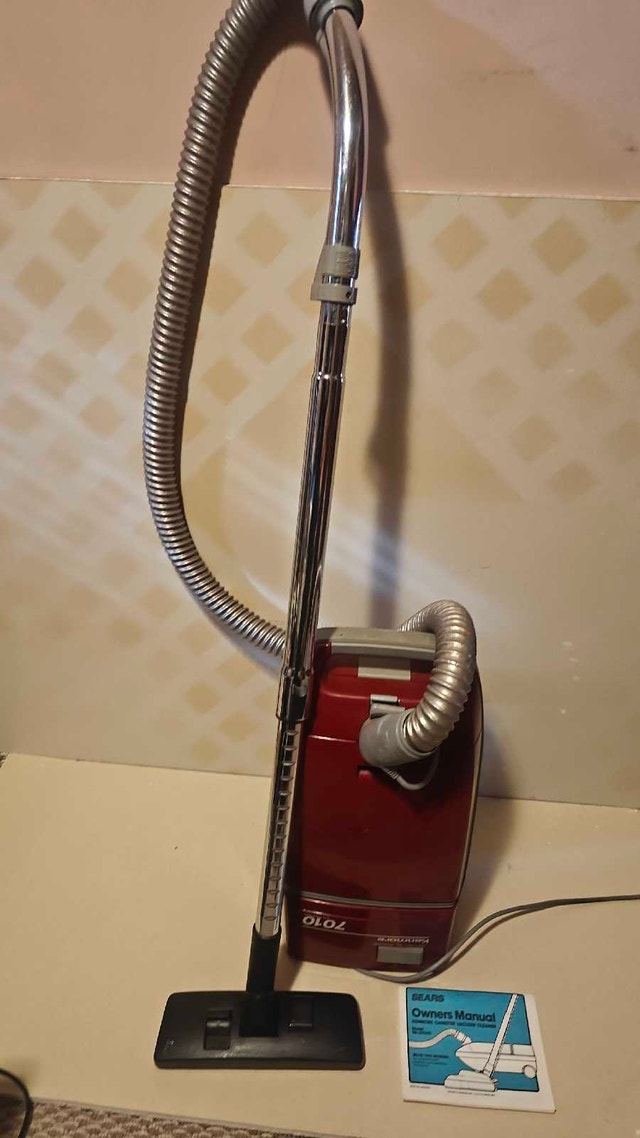 Kenmore Vacuum - Working - photo 2