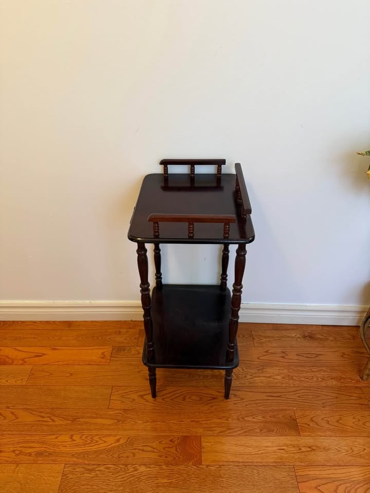 Vintage Wooden Spindle Rail Side Table - photo 2