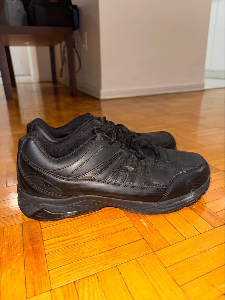 Black Non-Slip Shoes – Size 11 US – Excellent Condition 👟 - photo 2