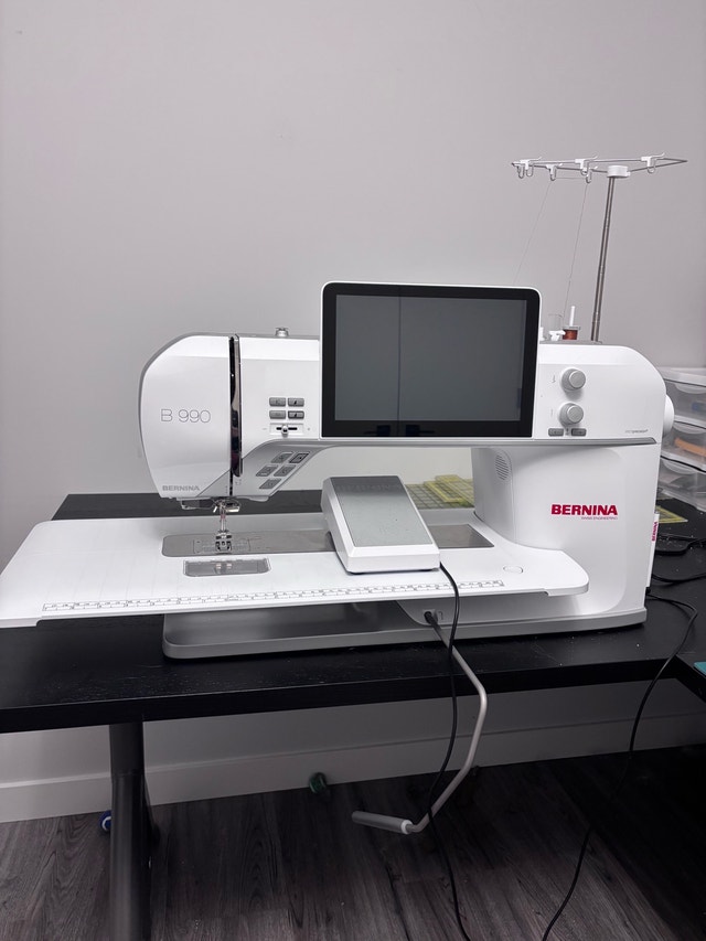 Bernina B 990 Sewing & Embroidery Machine - FULL Set