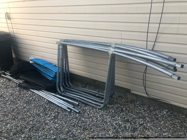 12 Foot Trampoline + Safety Enclosure Net - photo 2