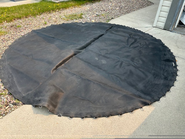 12 Foot Trampoline + Safety Enclosure Net - photo 3