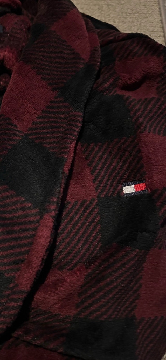 Brand New Tommy Hilfiger Plush Robe - photo 3