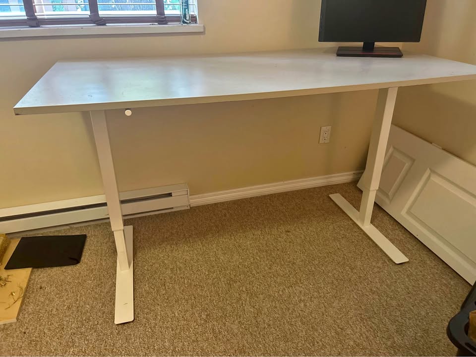 IKEA adjustable table 🥕