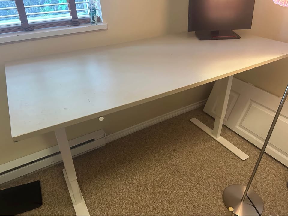 IKEA adjustable table 🥕 - photo 2