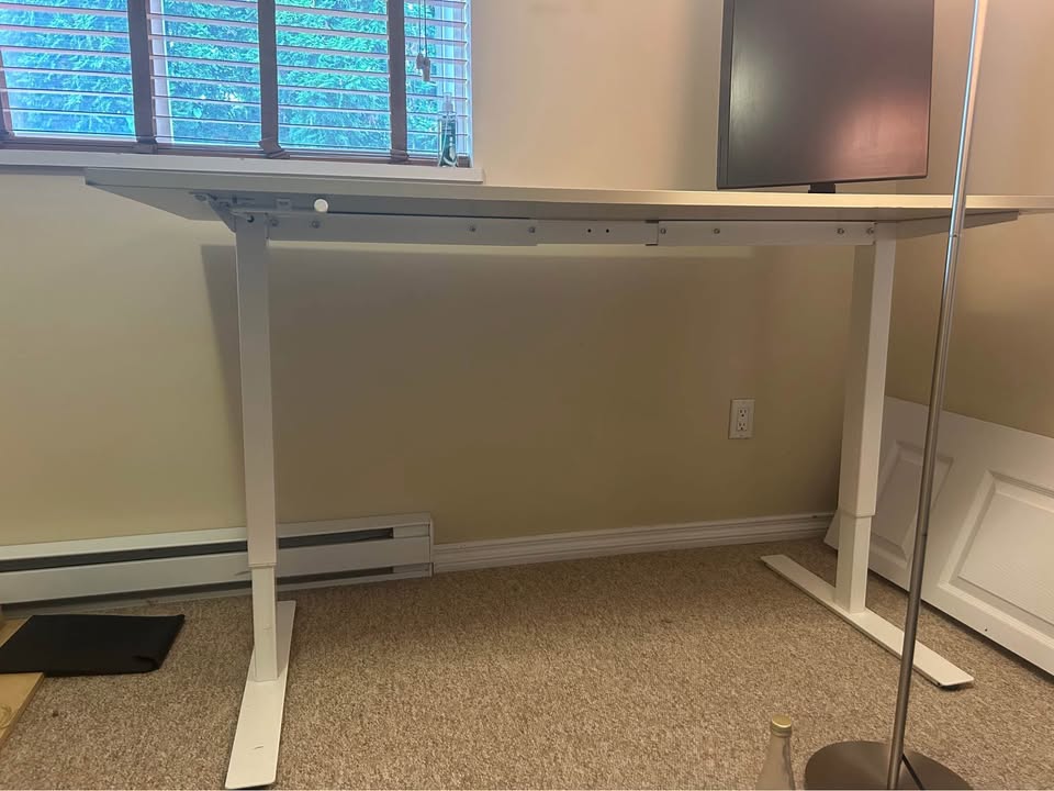 IKEA adjustable table 🥕 - photo 3