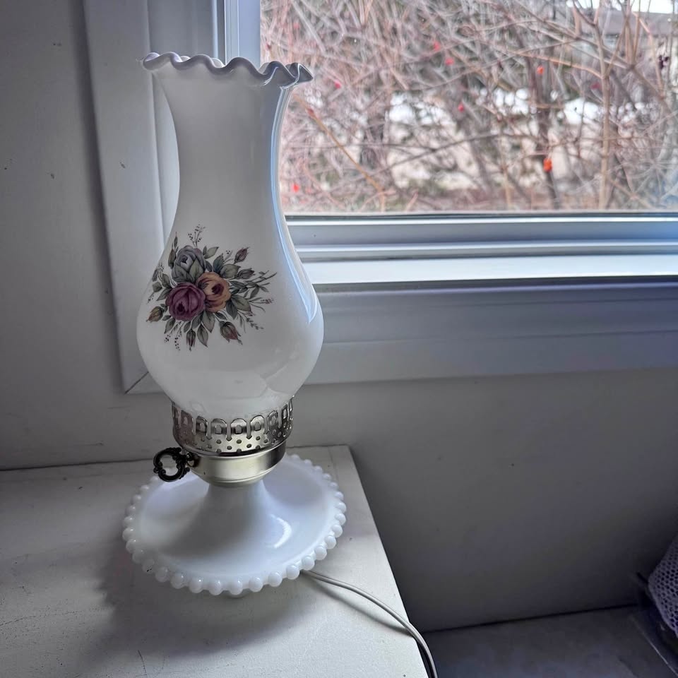 Vintage Milk Glass Table Lamp