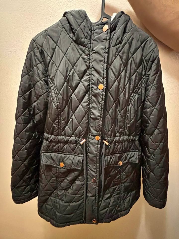 Black Quilted Winter Jacket – Size Large – Stylish & Warm ❄️