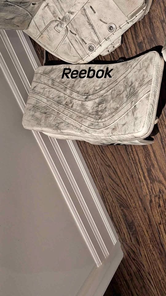 Goalie Reebok XLT Premier Pro pads 34+1, blocker, catcher + RYR
