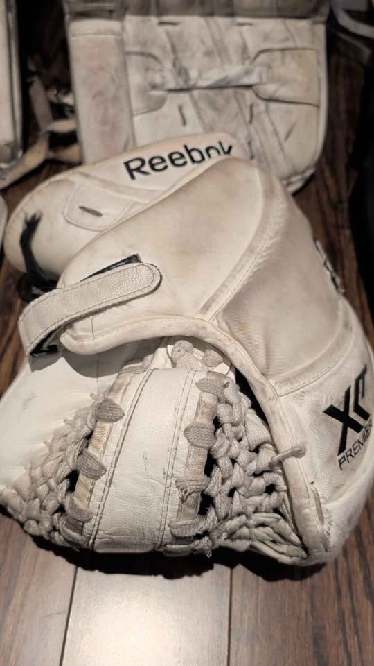 Goalie Reebok XLT Premier Pro pads 34+1, blocker, catcher + RYR - photo 3