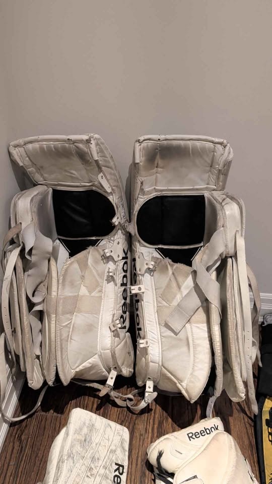 Goalie Reebok XLT Premier Pro pads 34+1, blocker, catcher + RYR - photo 4