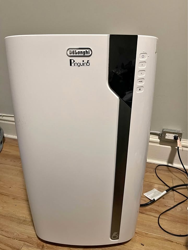 DeLonghi portable AC. 12000 BTU
