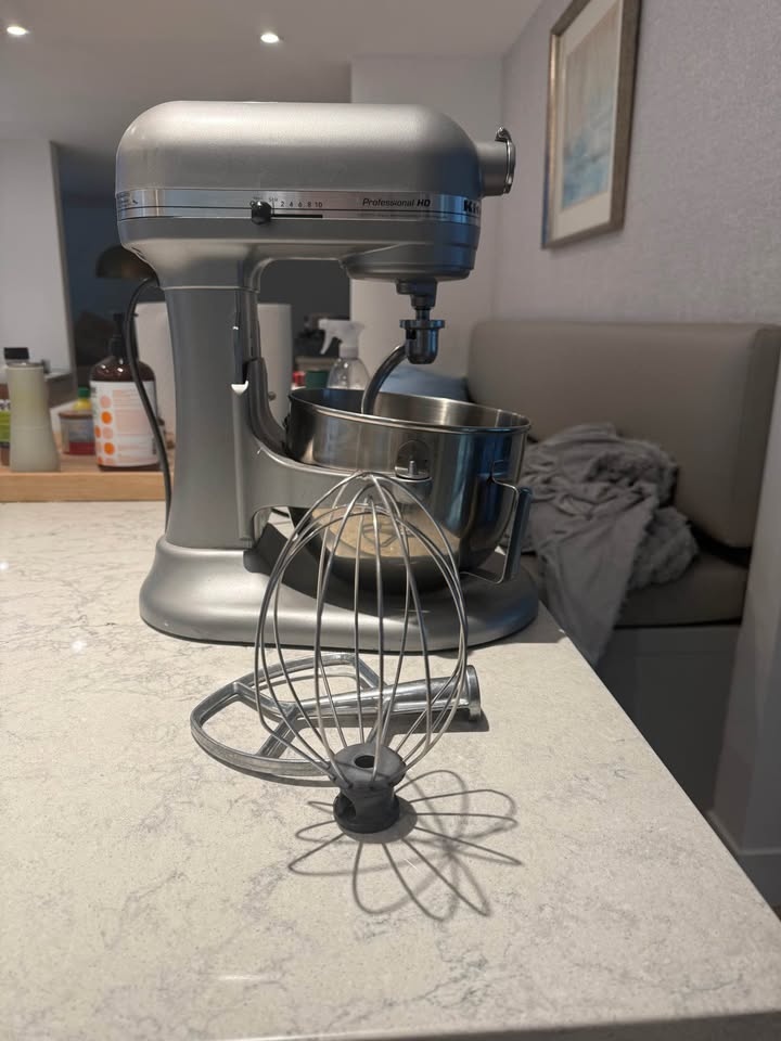 KitchenAid Professional HD Stand Mixer – Bowl Lift – Excellent C - photo 2